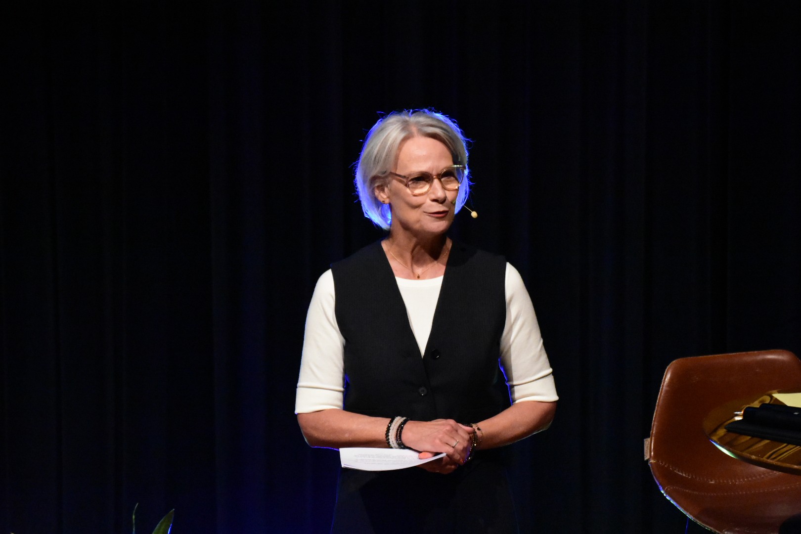 spreker dagvoorzitter Claudy Voskens
